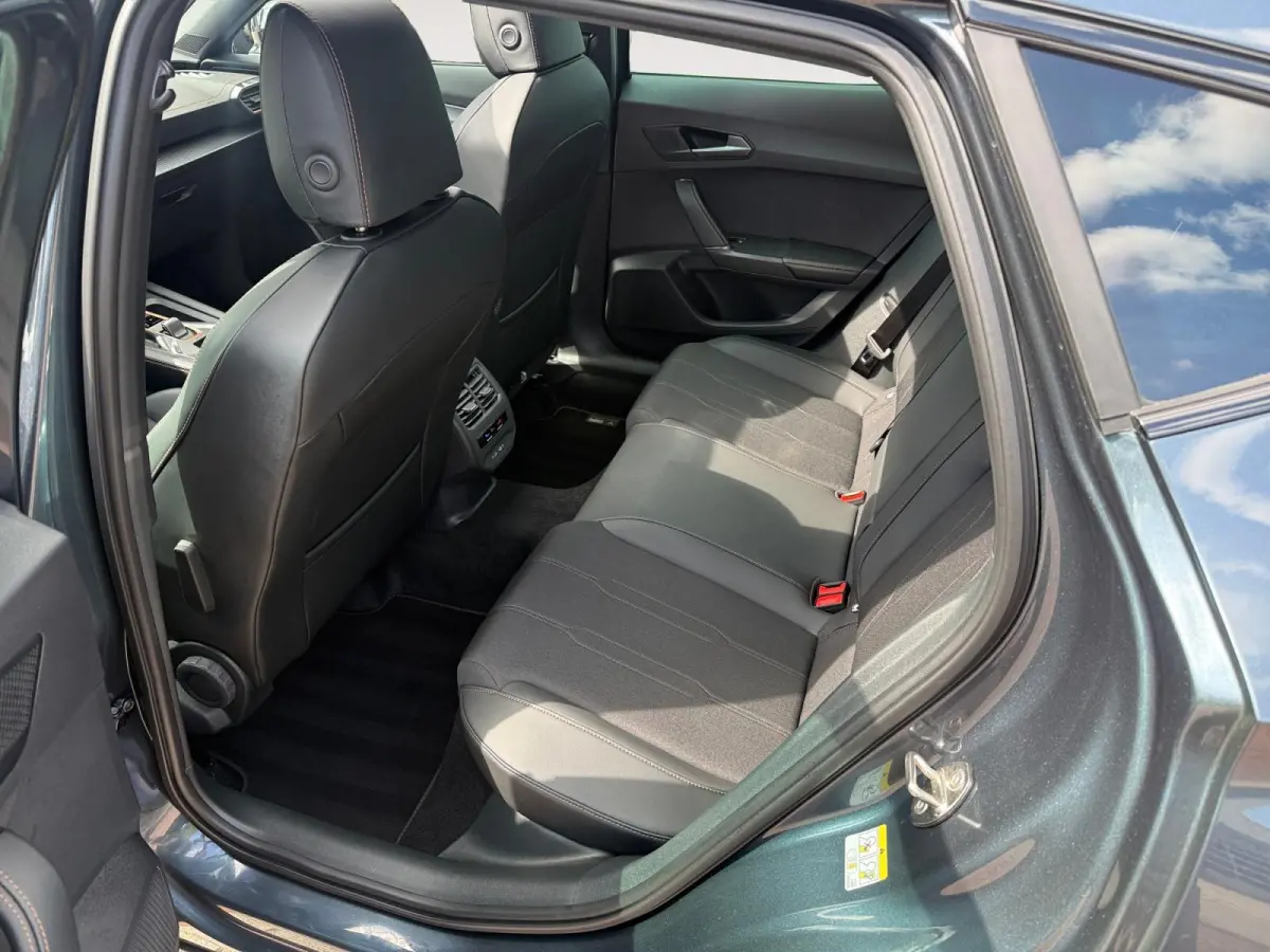 1.5 TSI e-Hybrid Business Afneembare trekhaak | panorama dak | stoel/stuur verwarming | Carplay |