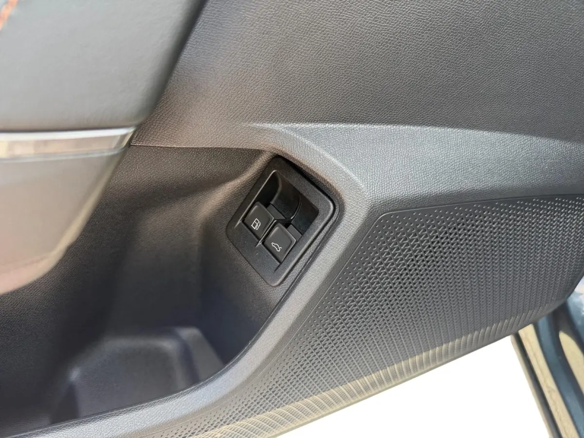 1.5 TSI e-Hybrid Business Afneembare trekhaak | panorama dak | stoel/stuur verwarming | Carplay |