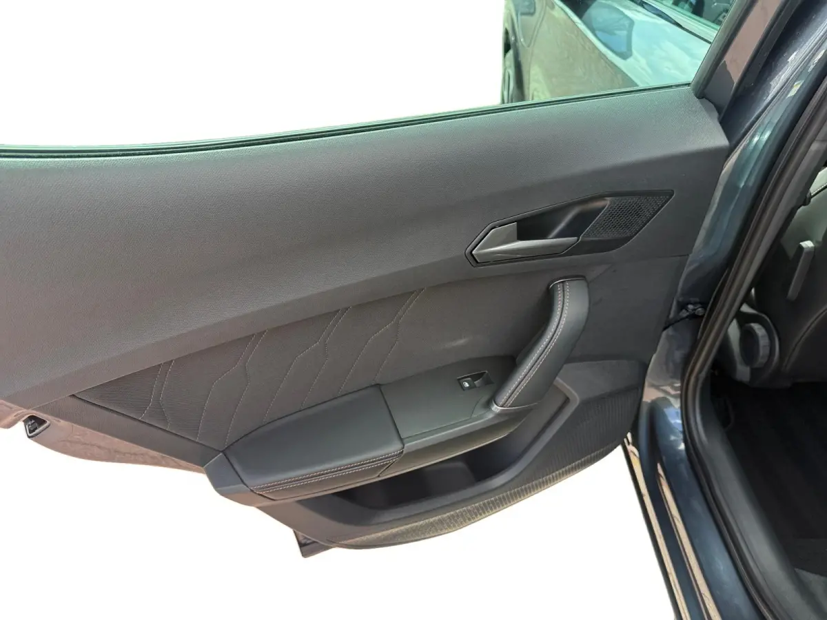1.5 TSI e-Hybrid Business Afneembare trekhaak | panorama dak | stoel/stuur verwarming | Carplay |