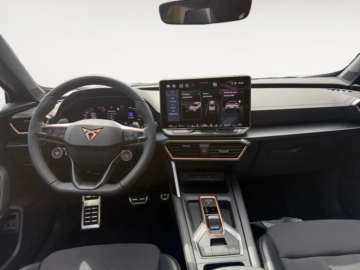 1.5 TSI e-Hybrid Business Afneembare trekhaak | panorama dak | stoel/stuur verwarming | Carplay |