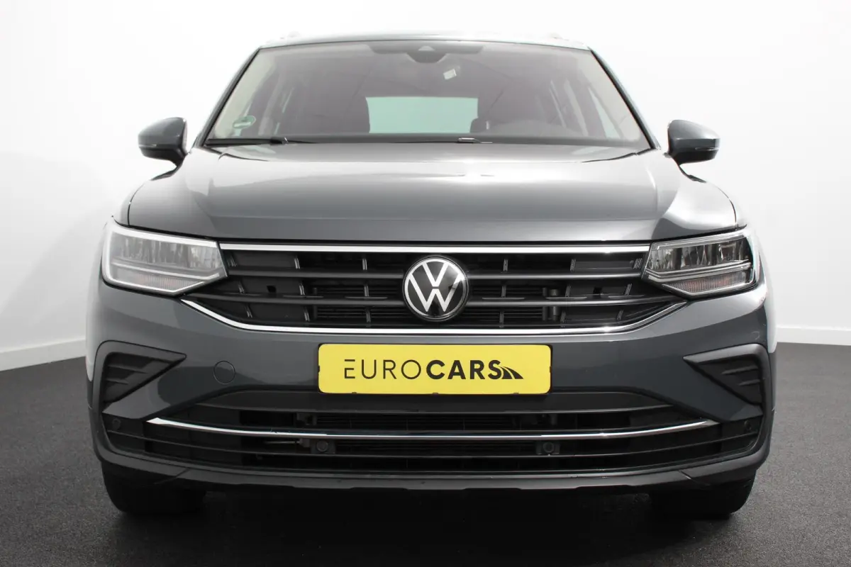 1.5 TSI DSG Active Navigatie App connect Wireless Adaptieve Cruise Control Travel Assist Parkeersensoren Camera Park Assist Stoel- en stuurverwarming Elektrische achterklep Virtual Cockpit