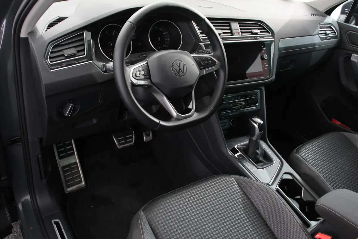 1.5 TSI DSG Active Navigatie App connect Wireless Adaptieve Cruise Control Travel Assist Parkeersensoren Camera Park Assist Stoel- en stuurverwarming Elektrische achterklep Virtual Cockpit
