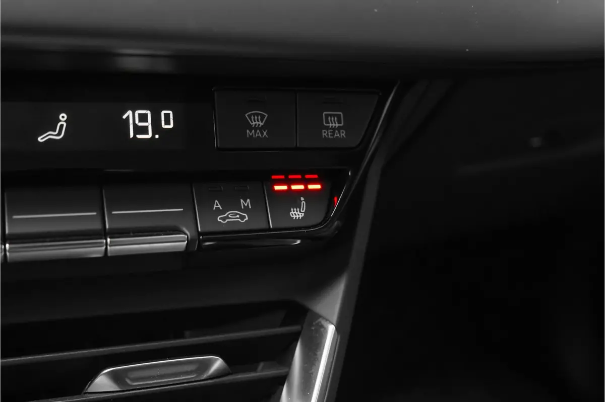 93 kWh Pano Luchtvering Zwart Optiek 21"