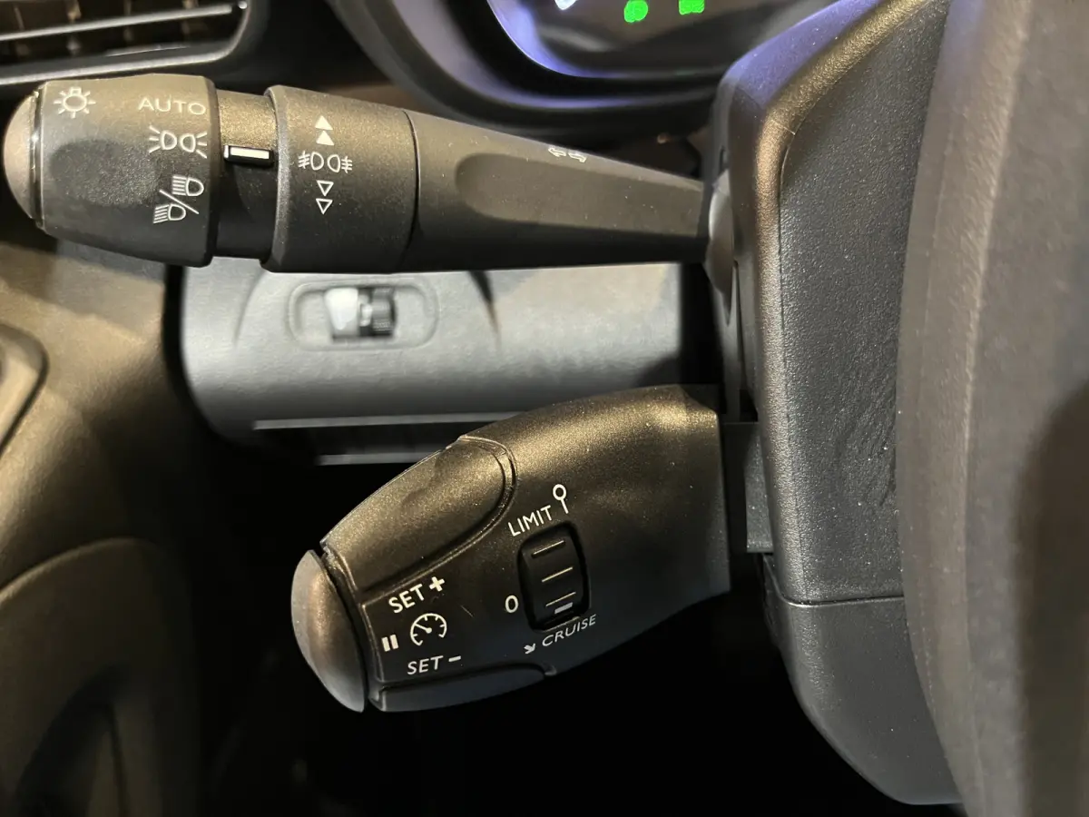 1.5 BlueHDi 100 PK L1 / Euro 6 / Airco / CarPlay / Cruise Control / Camera / Navigatie / 68.900 KM !!