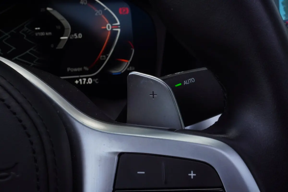 318i Business Edition Plus M sport+M3-Stoelen+Led+stoel-verw+Volleder+schuifdak+Navi+parking-Pack = UNIEK !!