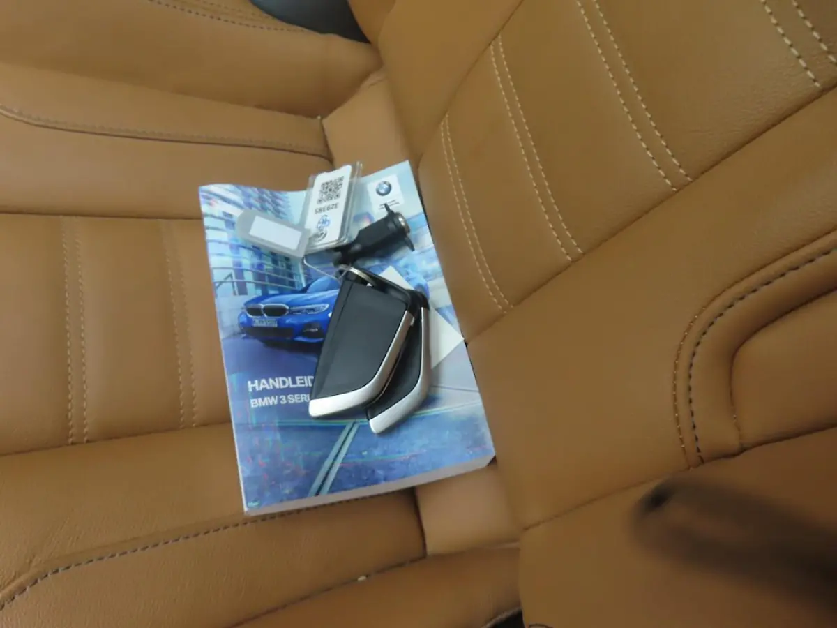 318i Business Edition Plus M sport+M3-Stoelen+Led+stoel-verw+Volleder+schuifdak+Navi+parking-Pack = UNIEK !!