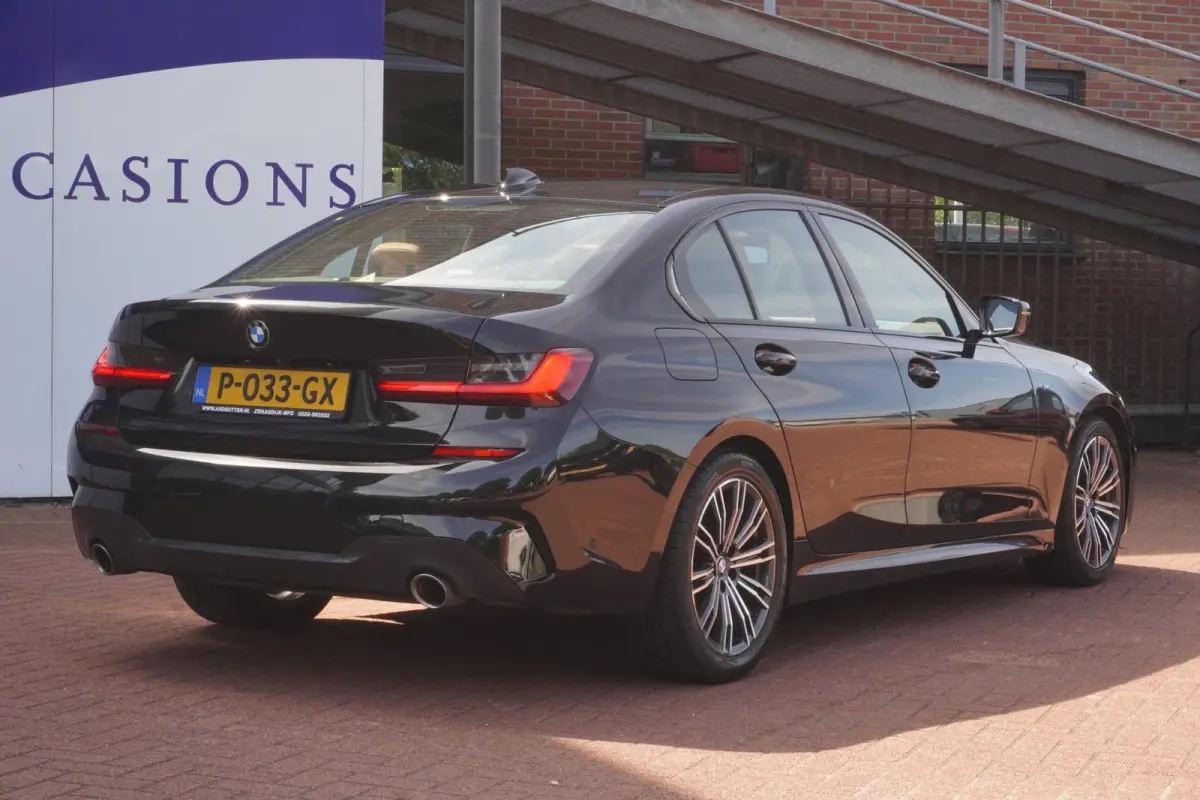 318i Business Edition Plus M sport+M3-Stoelen+Led+stoel-verw+Volleder+schuifdak+Navi+parking-Pack = UNIEK !!