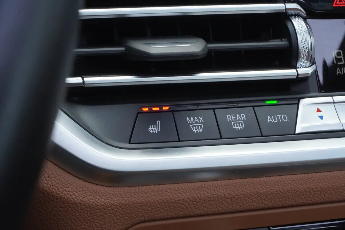 318i Business Edition Plus M sport+M3-Stoelen+Led+stoel-verw+Volleder+schuifdak+Navi+parking-Pack = UNIEK !!