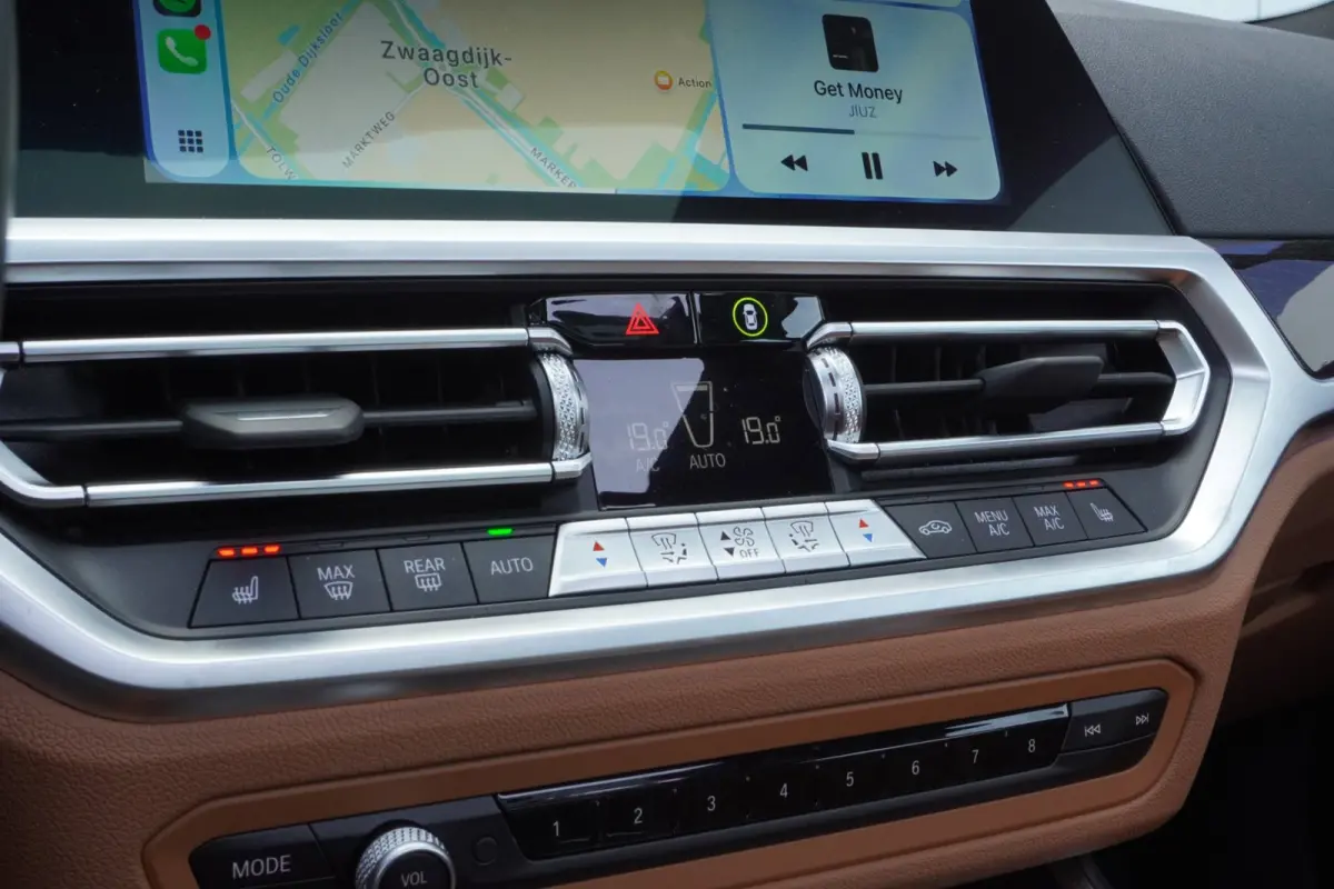 318i Business Edition Plus M sport+M3-Stoelen+Led+stoel-verw+Volleder+schuifdak+Navi+parking-Pack = UNIEK !!
