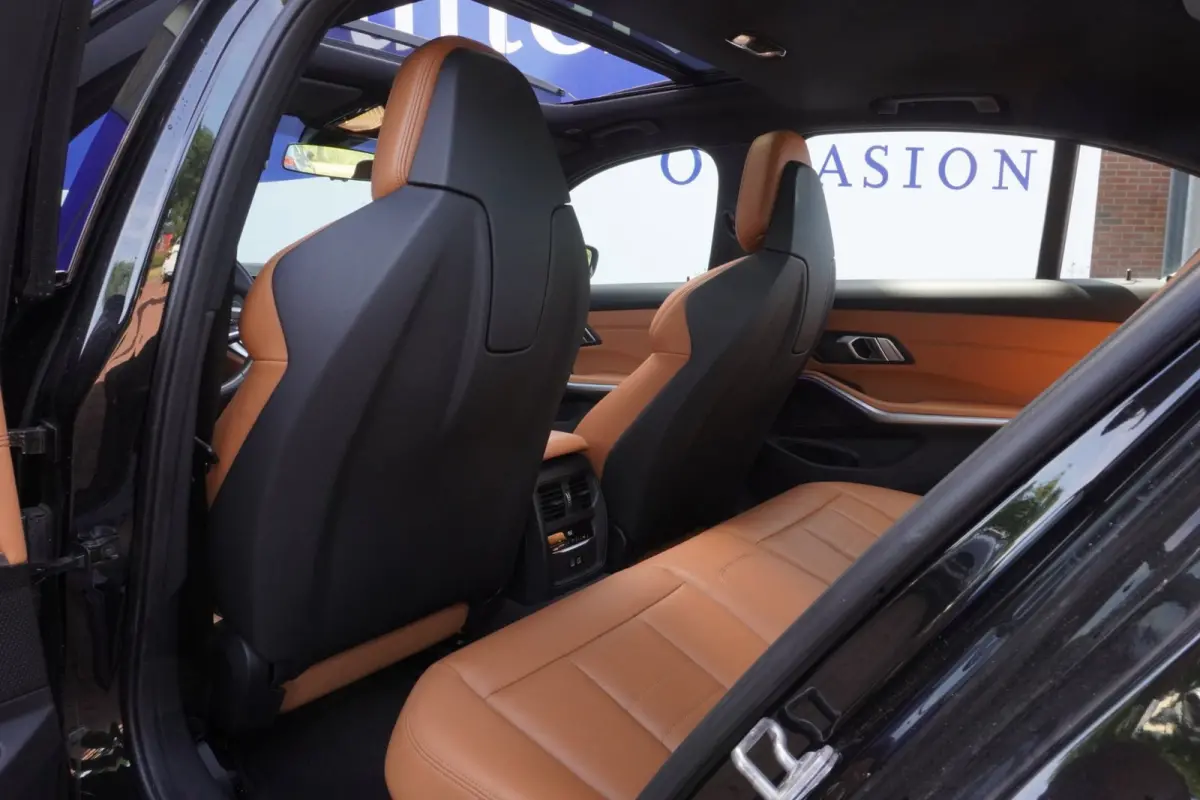 318i Business Edition Plus M sport+M3-Stoelen+Led+stoel-verw+Volleder+schuifdak+Navi+parking-Pack = UNIEK !!