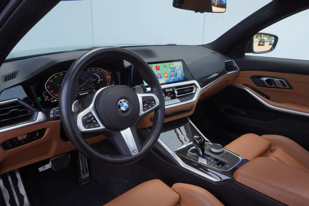 318i Business Edition Plus M sport+M3-Stoelen+Led+stoel-verw+Volleder+schuifdak+Navi+parking-Pack = UNIEK !!