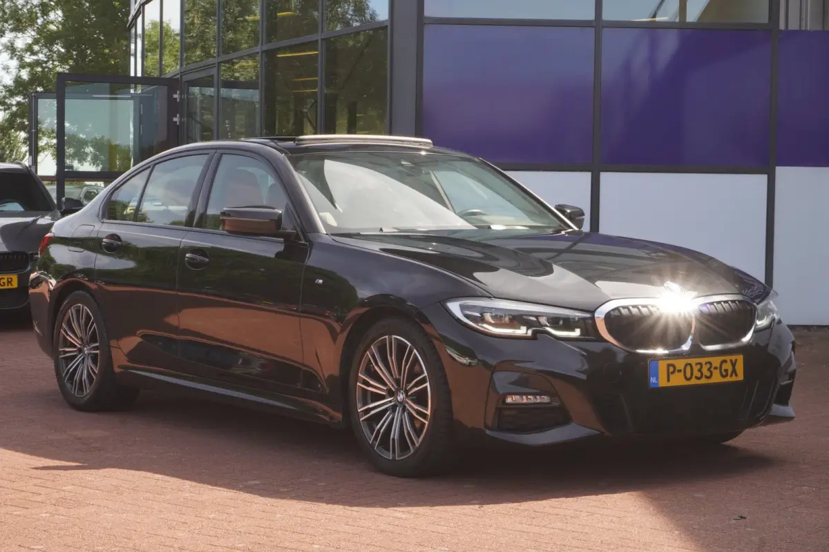 318i Business Edition Plus M sport+M3-Stoelen+Led+stoel-verw+Volleder+schuifdak+Navi+parking-Pack = UNIEK !!