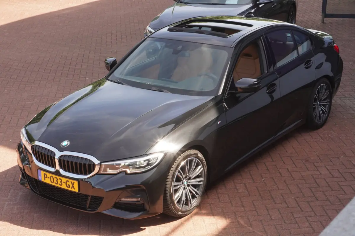 318i Business Edition Plus M sport+M3-Stoelen+Led+stoel-verw+Volleder+schuifdak+Navi+parking-Pack = UNIEK !!