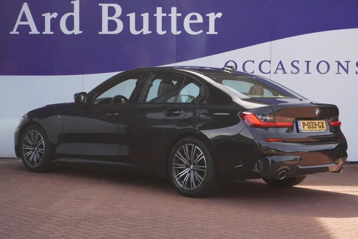 318i Business Edition Plus M sport+M3-Stoelen+Led+stoel-verw+Volleder+schuifdak+Navi+parking-Pack = UNIEK !!