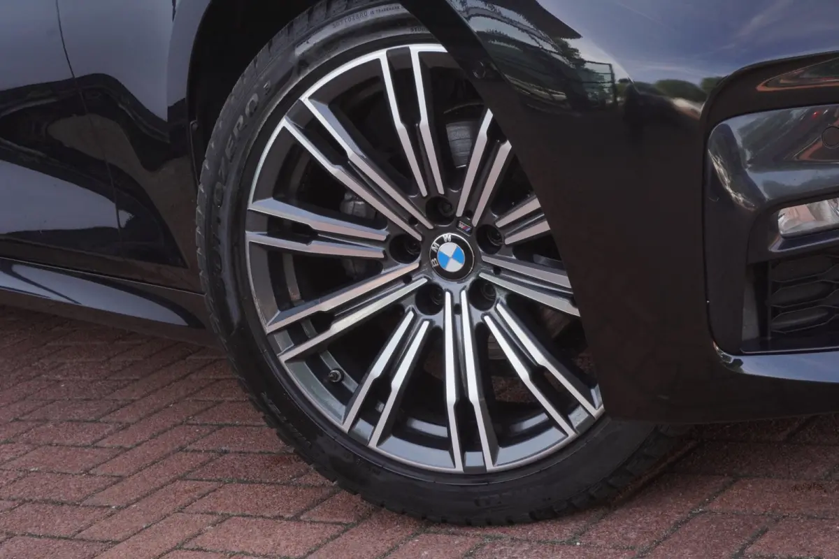 318i Business Edition Plus M sport+M3-Stoelen+Led+stoel-verw+Volleder+schuifdak+Navi+parking-Pack = UNIEK !!