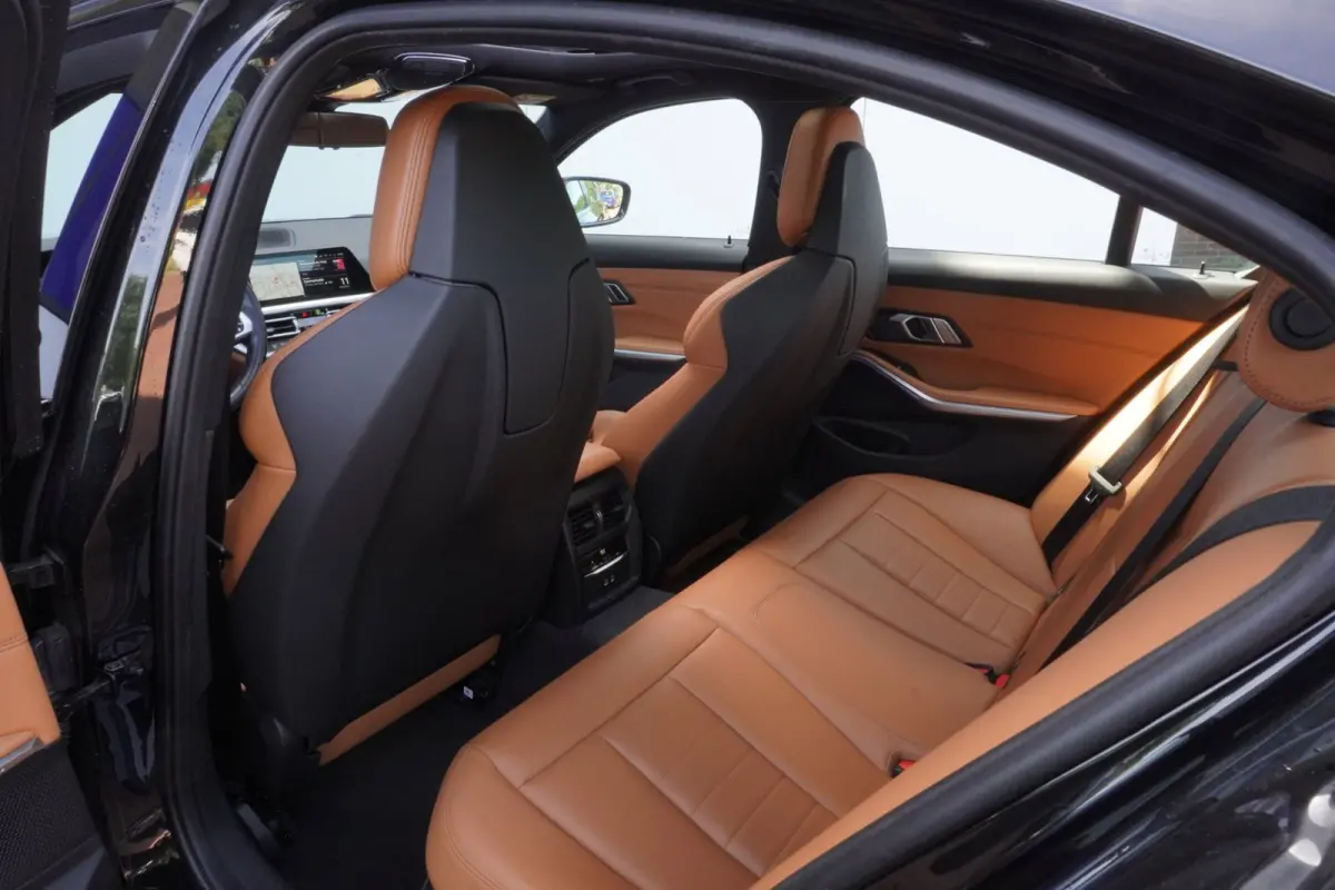 318i Business Edition Plus M sport+M3-Stoelen+Led+stoel-verw+Volleder+schuifdak+Navi+parking-Pack = UNIEK !!