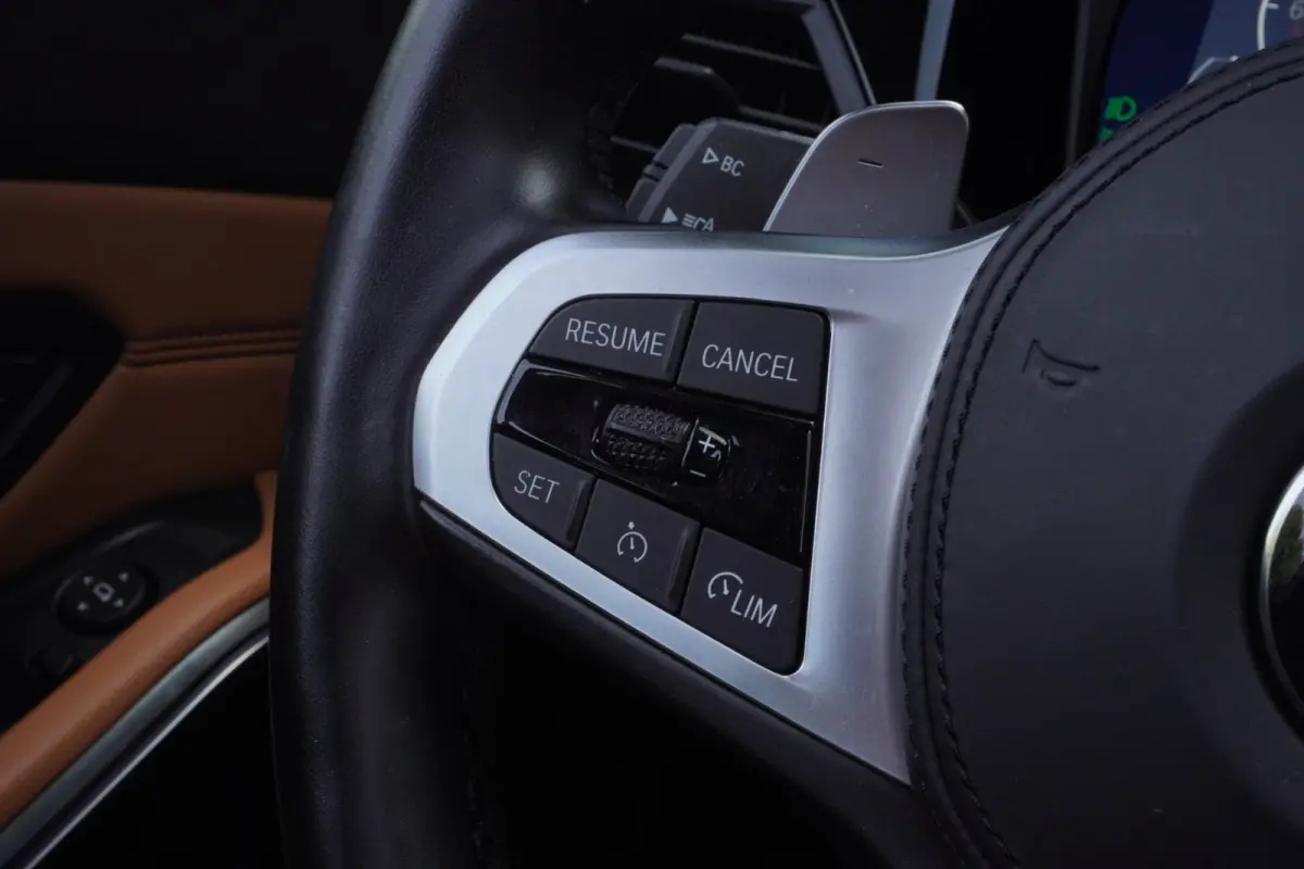 318i Business Edition Plus M sport+M3-Stoelen+Led+stoel-verw+Volleder+schuifdak+Navi+parking-Pack = UNIEK !!