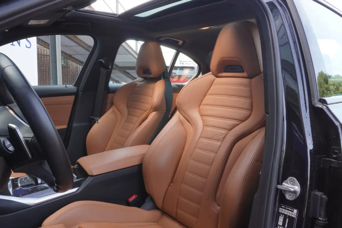 318i Business Edition Plus M sport+M3-Stoelen+Led+stoel-verw+Volleder+schuifdak+Navi+parking-Pack = UNIEK !!