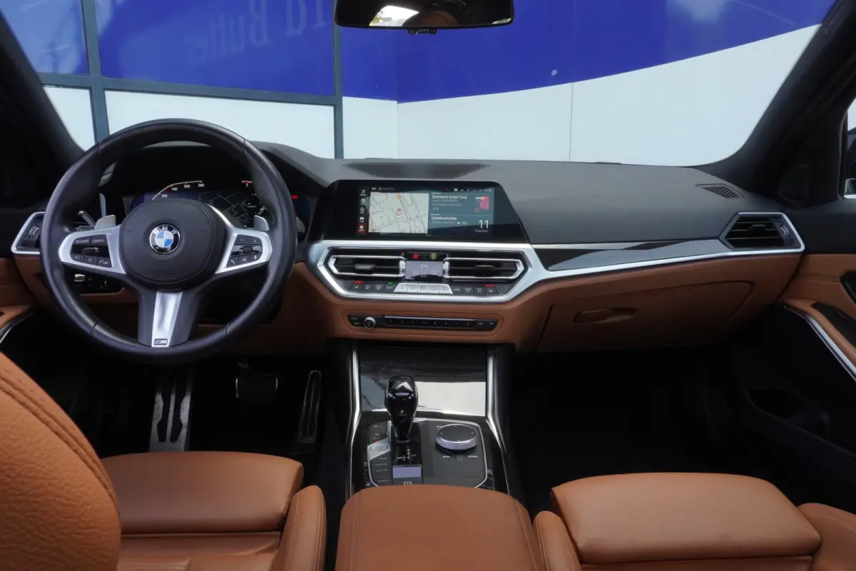 318i Business Edition Plus M sport+M3-Stoelen+Led+stoel-verw+Volleder+schuifdak+Navi+parking-Pack = UNIEK !!
