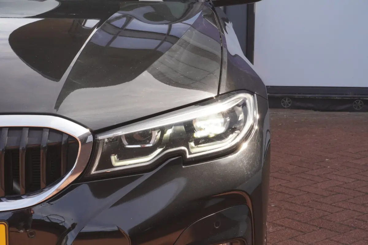 318i Business Edition Plus M sport+M3-Stoelen+Led+stoel-verw+Volleder+schuifdak+Navi+parking-Pack = UNIEK !!