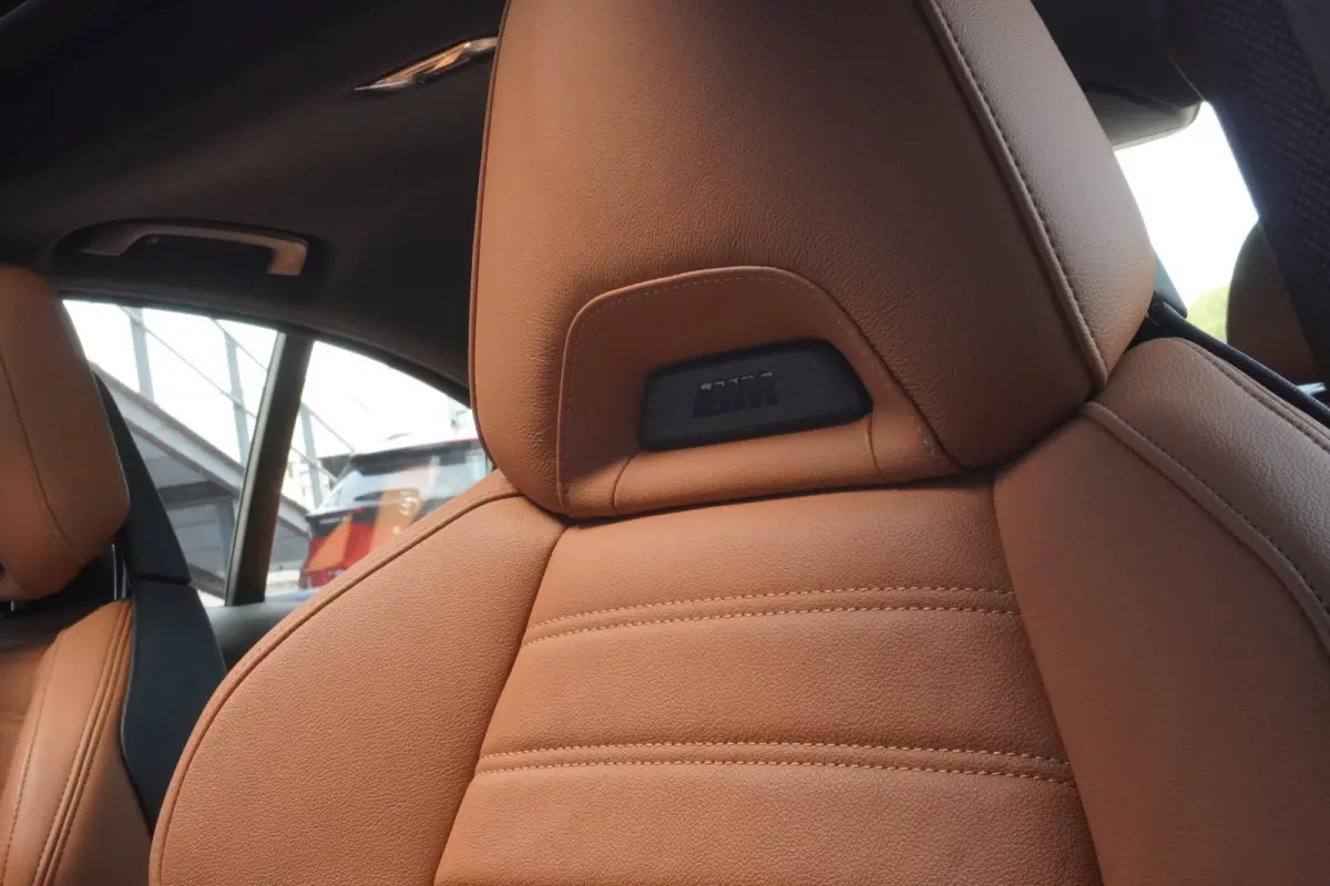 318i Business Edition Plus M sport+M3-Stoelen+Led+stoel-verw+Volleder+schuifdak+Navi+parking-Pack = UNIEK !!