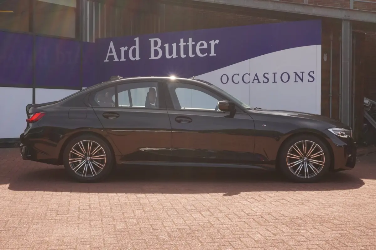 318i Business Edition Plus M sport+M3-Stoelen+Led+stoel-verw+Volleder+schuifdak+Navi+parking-Pack = UNIEK !!