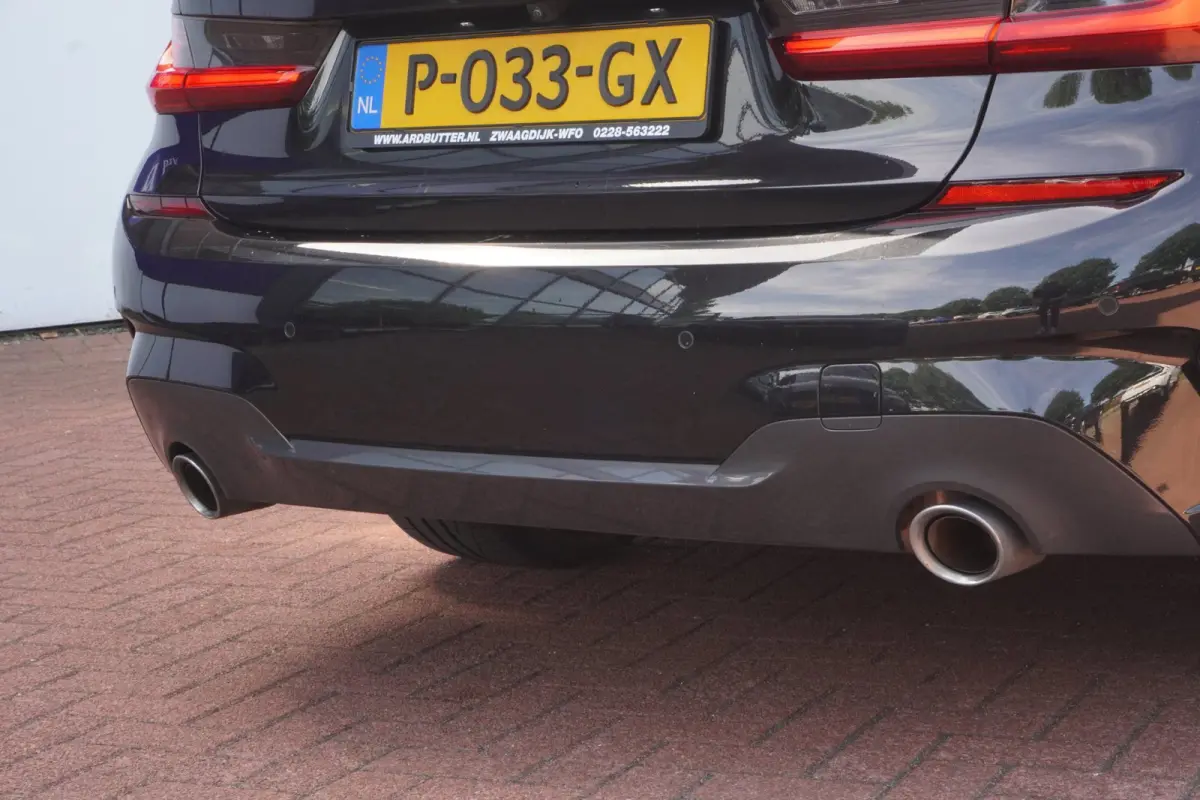 318i Business Edition Plus M sport+M3-Stoelen+Led+stoel-verw+Volleder+schuifdak+Navi+parking-Pack = UNIEK !!