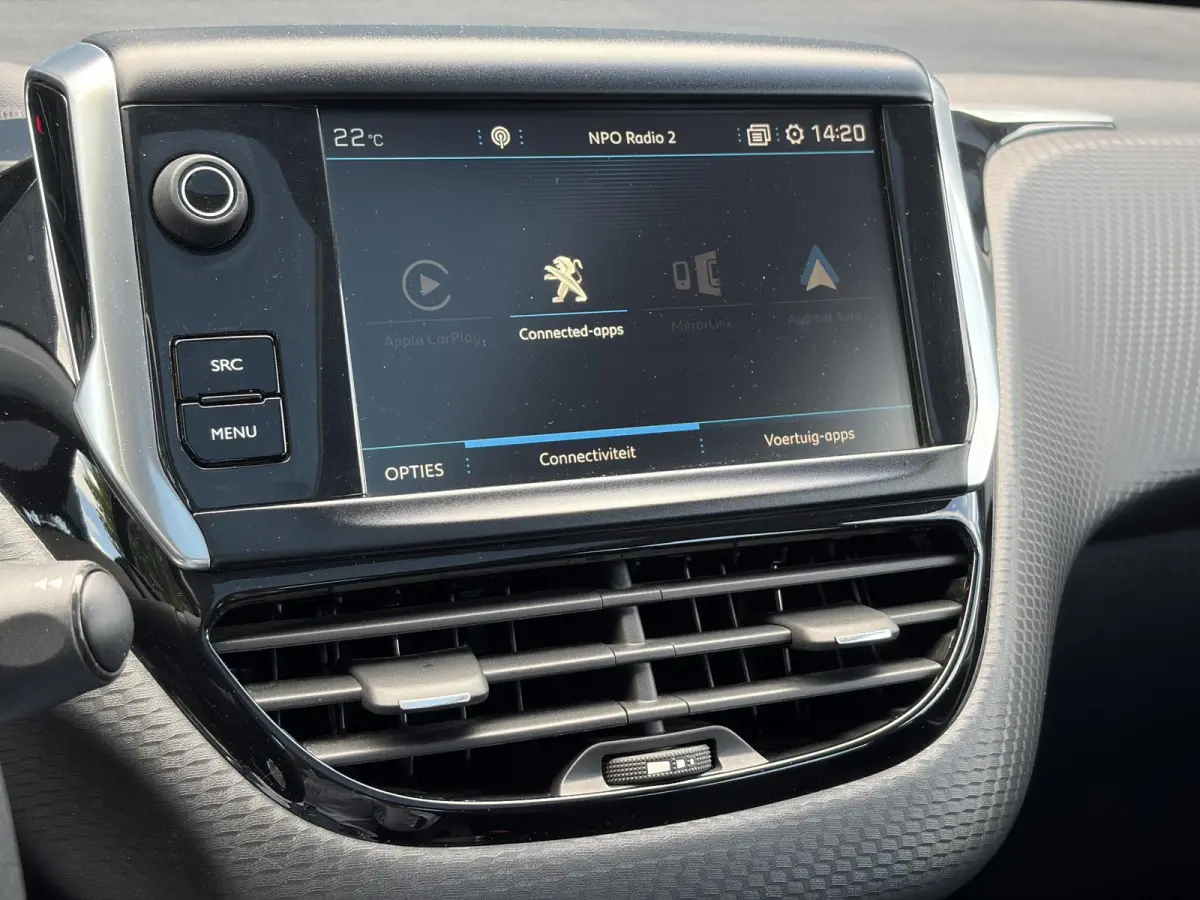 1.2 PureTech Blue Lion D-riem vv in 2024 l Pano l Navi l 110pk l Trekhaak l Carplay l Airco l Cruise l Pdc l Recent beurt gehad l N.A.P l Apk tot 01-2027