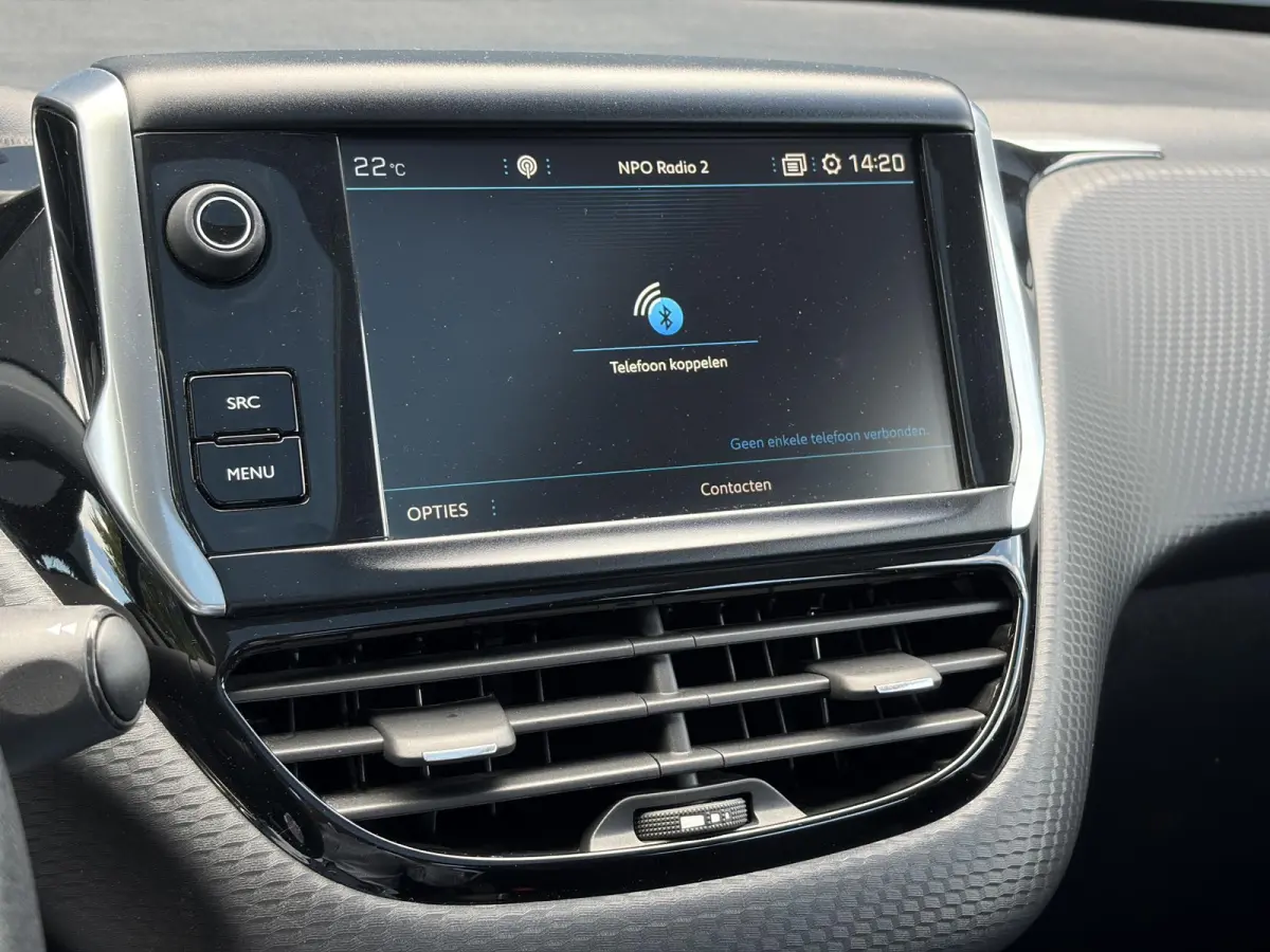 1.2 PureTech Blue Lion D-riem vv in 2024 l Pano l Navi l 110pk l Trekhaak l Carplay l Airco l Cruise l Pdc l Recent beurt gehad l N.A.P l Apk tot 01-2027