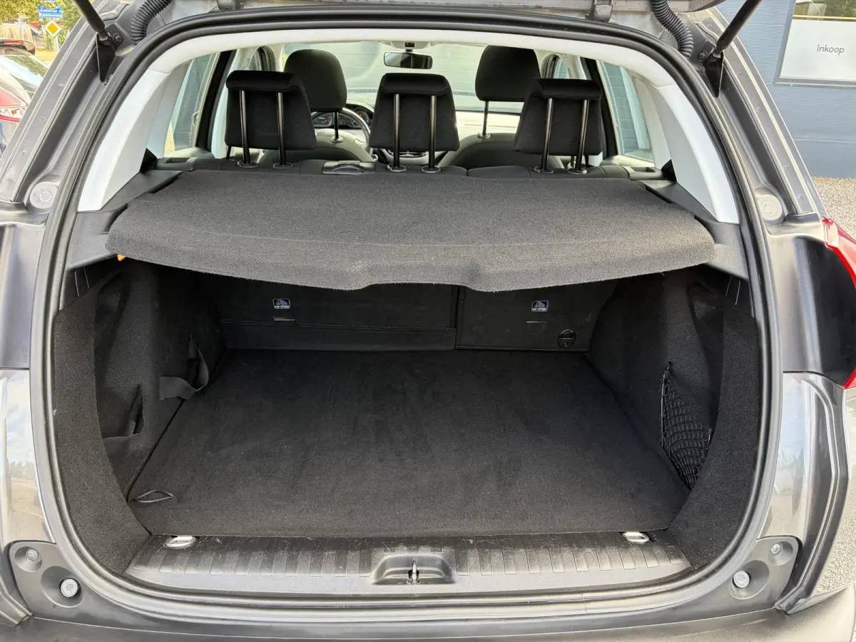 1.2 PureTech Blue Lion D-riem vv in 2024 l Pano l Navi l 110pk l Trekhaak l Carplay l Airco l Cruise l Pdc l Recent beurt gehad l N.A.P l Apk tot 01-2027