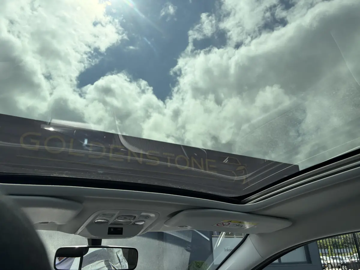 1.2 PureTech Blue Lion D-riem vv in 2024 l Pano l Navi l 110pk l Trekhaak l Carplay l Airco l Cruise l Pdc l Recent beurt gehad l N.A.P l Apk tot 01-2027