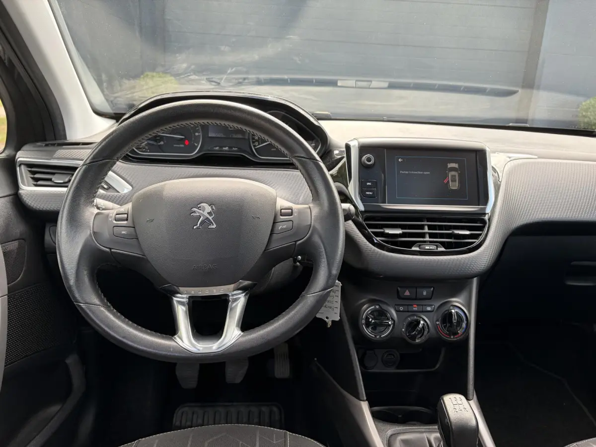 1.2 PureTech Blue Lion D-riem vv in 2024 l Pano l Navi l 110pk l Trekhaak l Carplay l Airco l Cruise l Pdc l Recent beurt gehad l N.A.P l Apk tot 01-2027