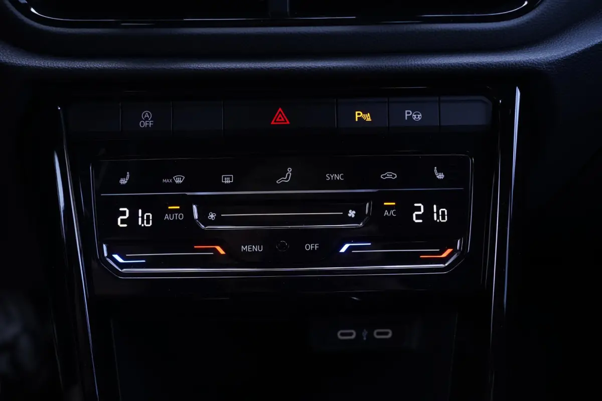 1.5 TSI R-Line NAP 2e Eig. Rijklaar R-line int./ext. Apple/Android Led koplampen Camera Stoelverwarming PDC v+a Digital Cockpit