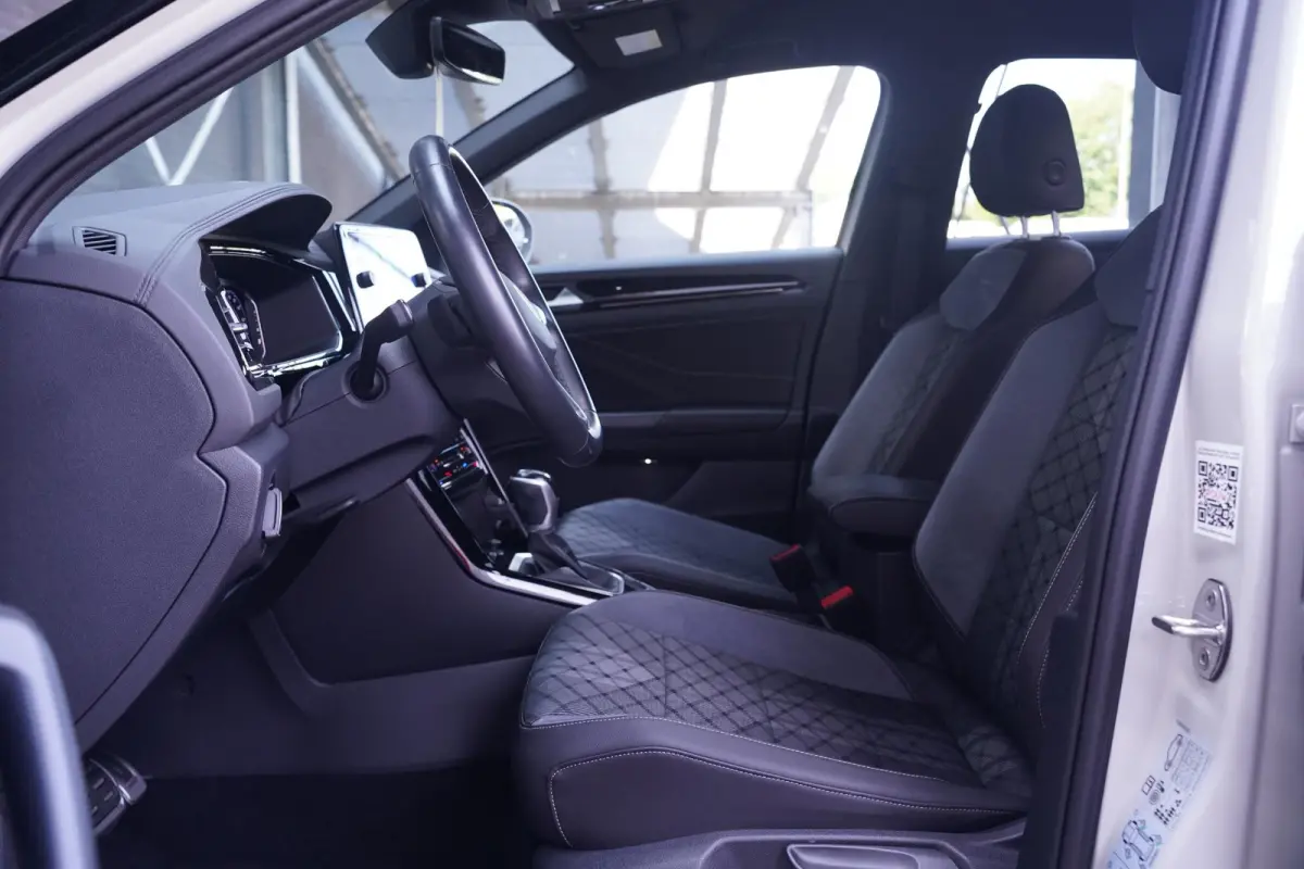 1.5 TSI R-Line NAP 2e Eig. Rijklaar R-line int./ext. Apple/Android Led koplampen Camera Stoelverwarming PDC v+a Digital Cockpit