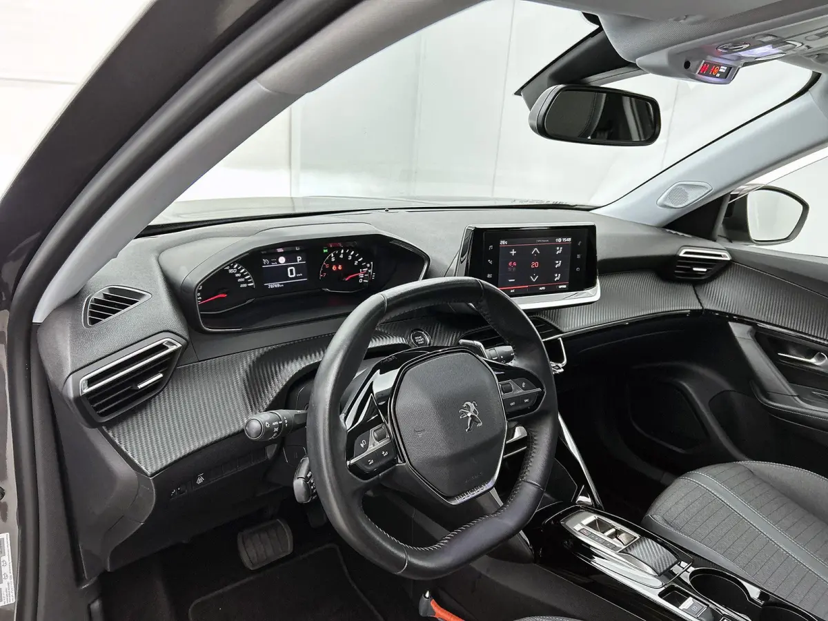 1.2 130pk Allure Automaat | Apple Carplay/Android Auto | Climate Control | Cruise Control | 17"LMV | LED | Parkeersensoren |