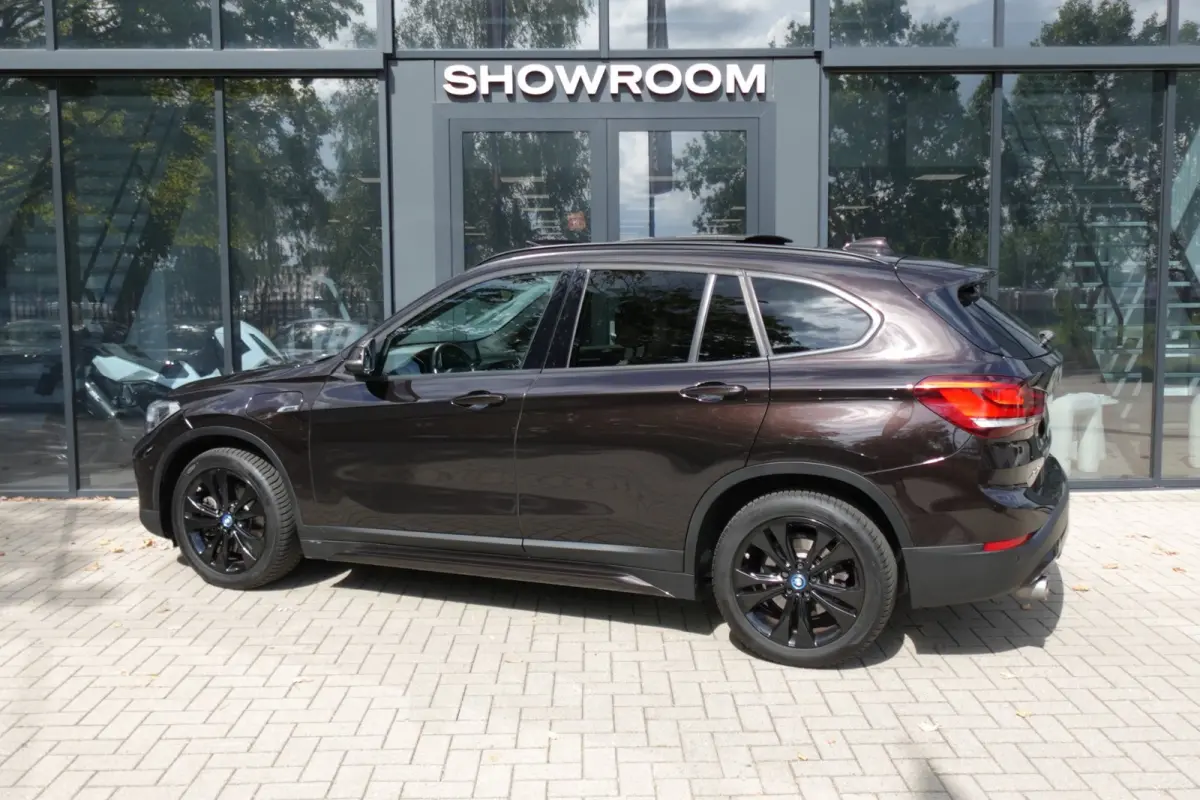 XDrive25e High Executive PANO KEYLESS CAM