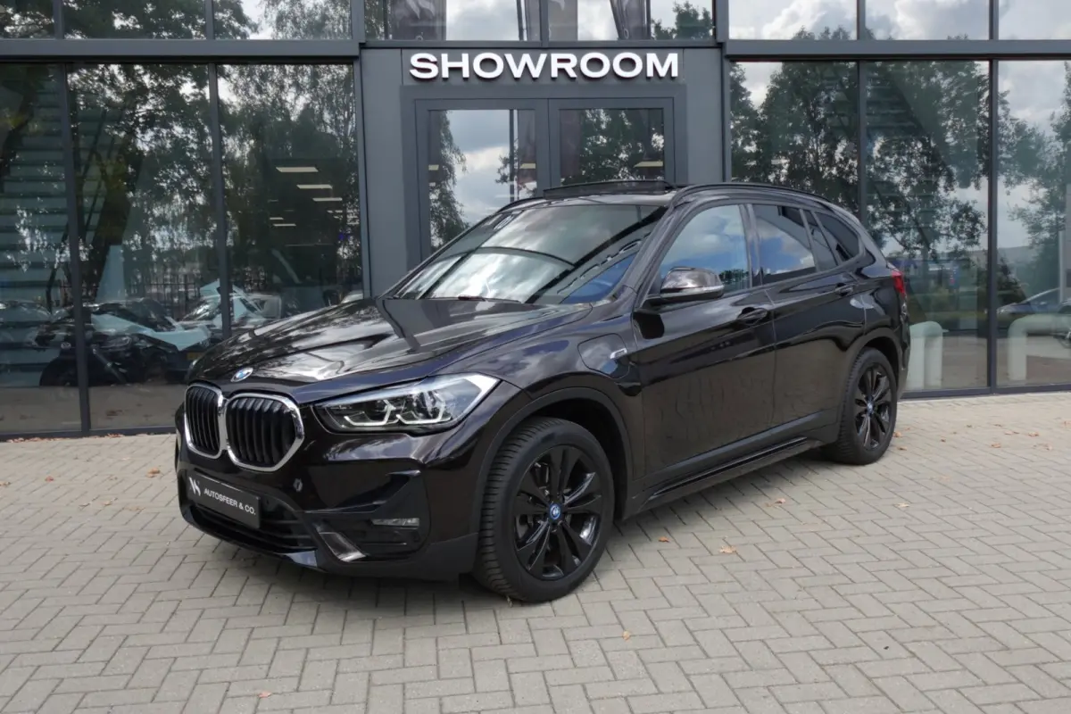 XDrive25e High Executive PANO KEYLESS CAM