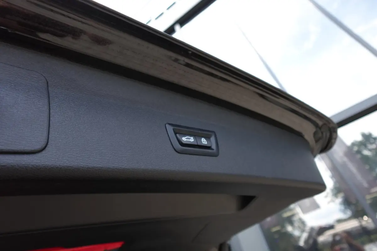 XDrive25e High Executive PANO KEYLESS CAM