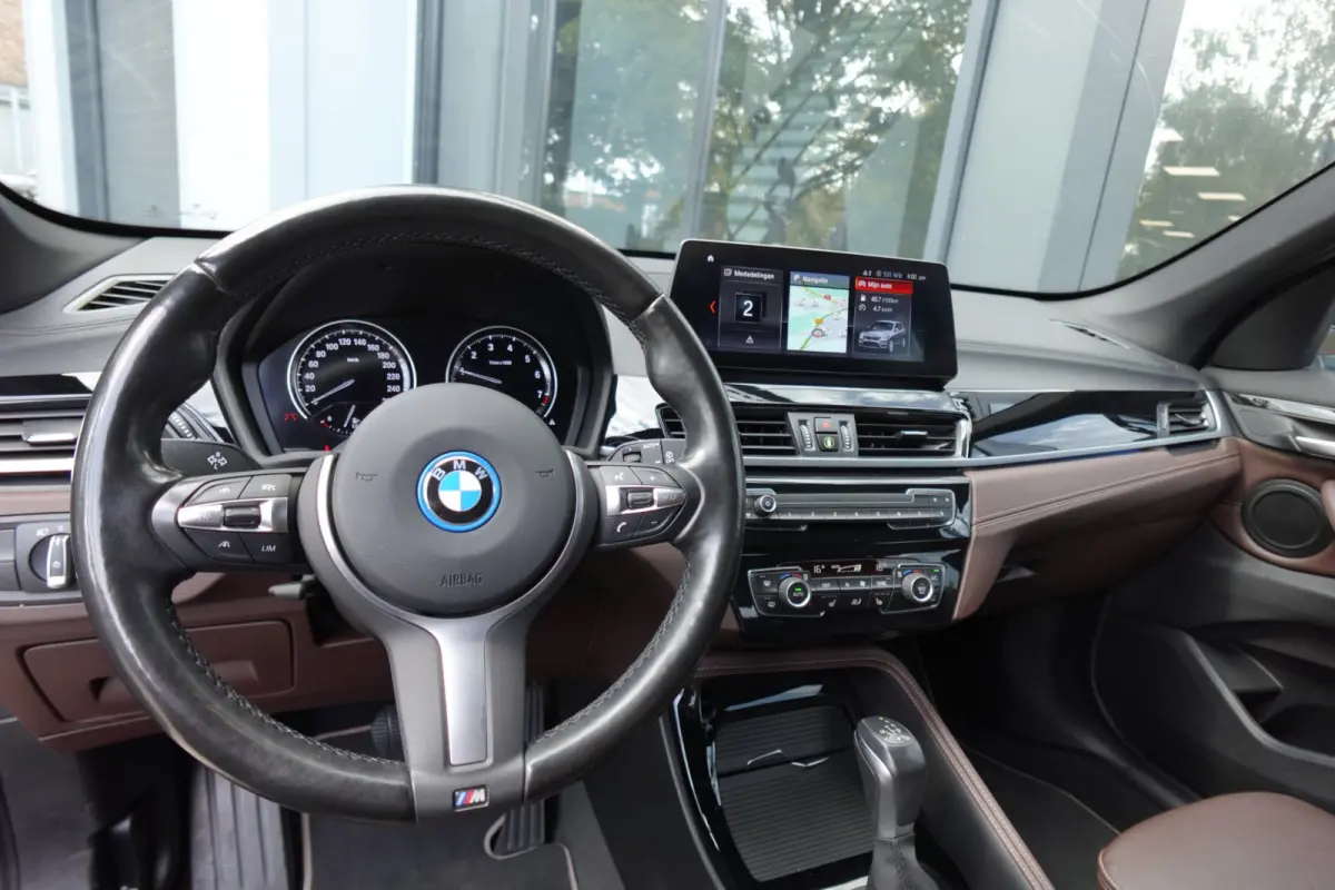XDrive25e High Executive PANO KEYLESS CAM