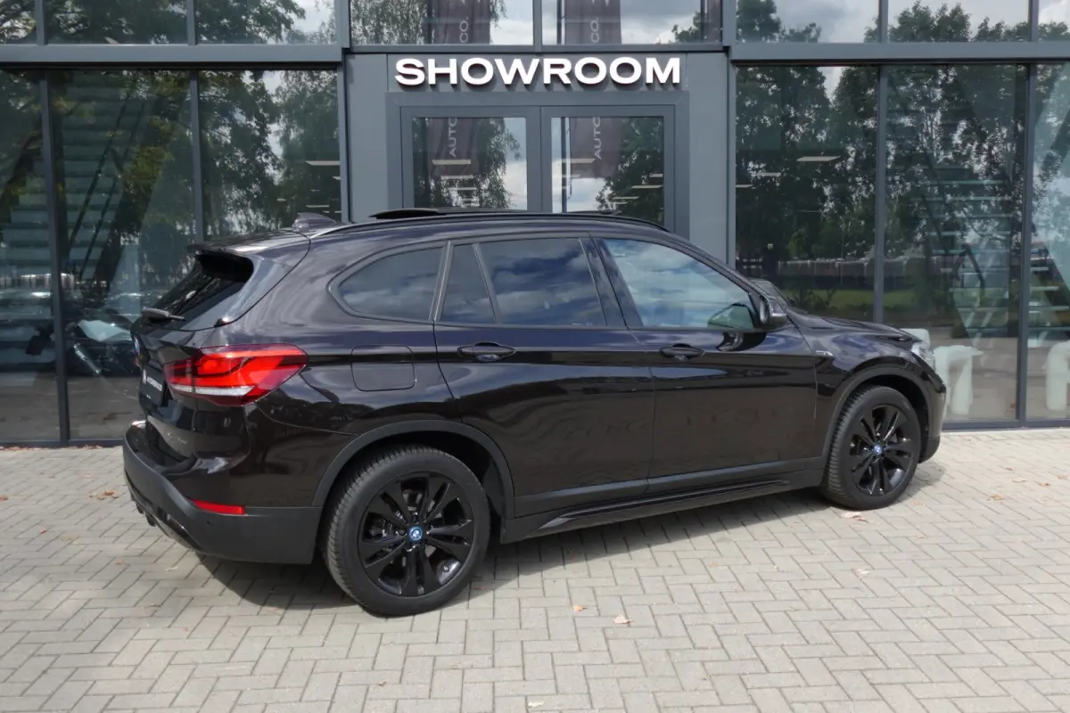 XDrive25e High Executive PANO KEYLESS CAM