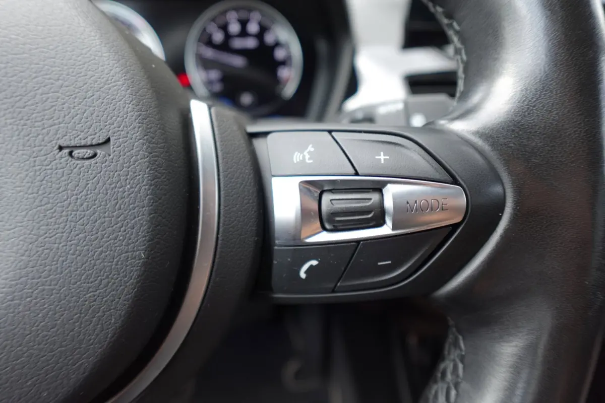 XDrive25e High Executive PANO KEYLESS CAM