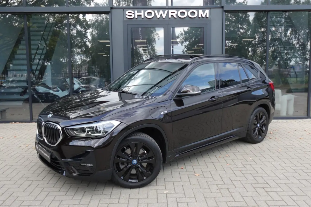 XDrive25e High Executive PANO KEYLESS CAM