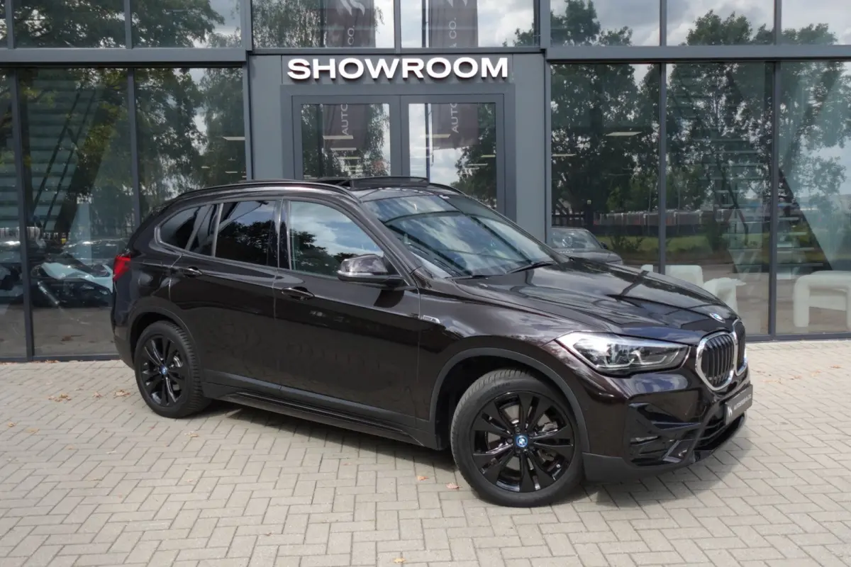 XDrive25e High Executive PANO KEYLESS CAM