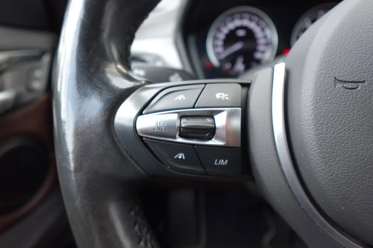 XDrive25e High Executive PANO KEYLESS CAM