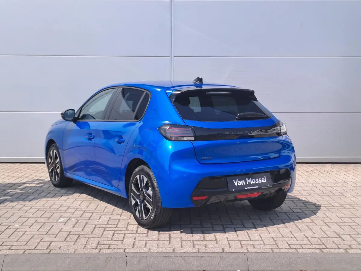 1.2 PureTech 100 Allure | Vision Pack | Draadloze Apple Carplay | LM-Velgen | LED |