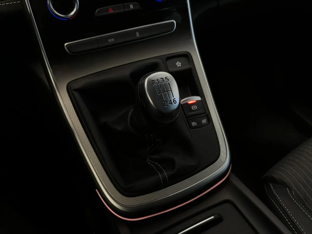 1.3 TCe Techno 7p. Navigatie Cruise Control  Full LED  Privacy Glass  20" LM Velgen  PDC + Camera  Half Leder  Virtual  Cockpit Airco