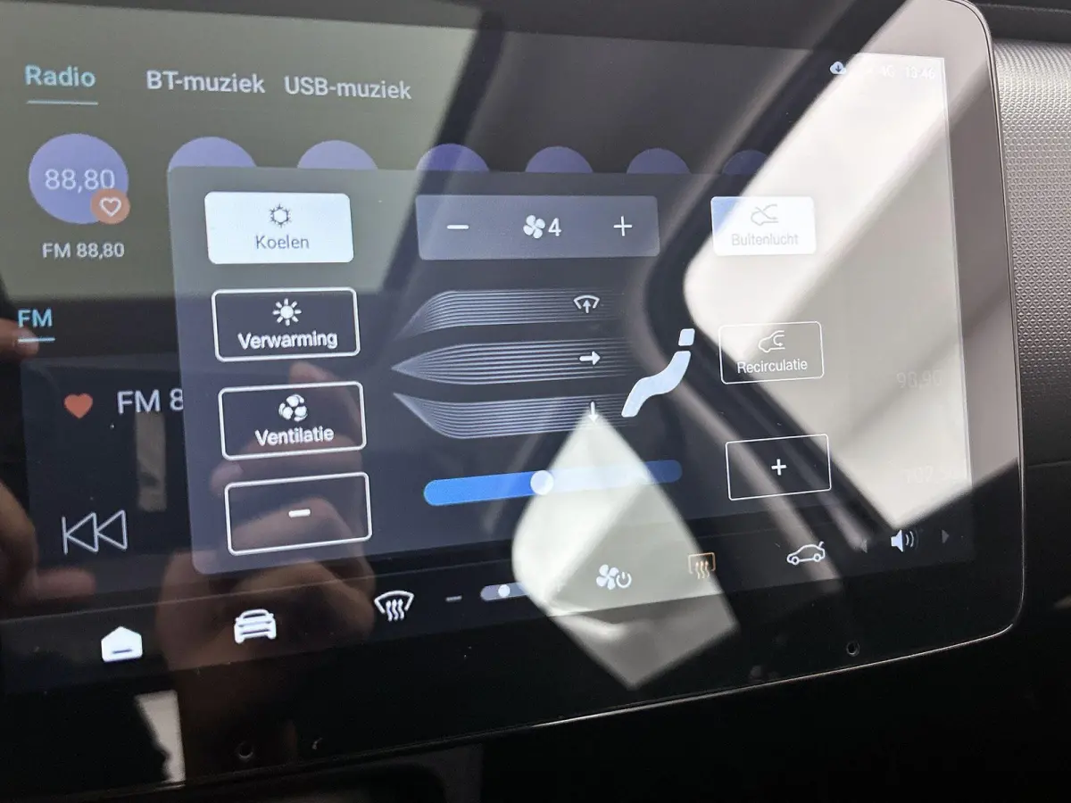 Design 37.3 kWh 95pk | 265km WLTP Actieradius | Navigatie | Panoramadak | Achteruitrijcamera | Adaptieve Cruise Control | Climate Control | Parkeersensoren | Bluetooth | Keyless start | Voll