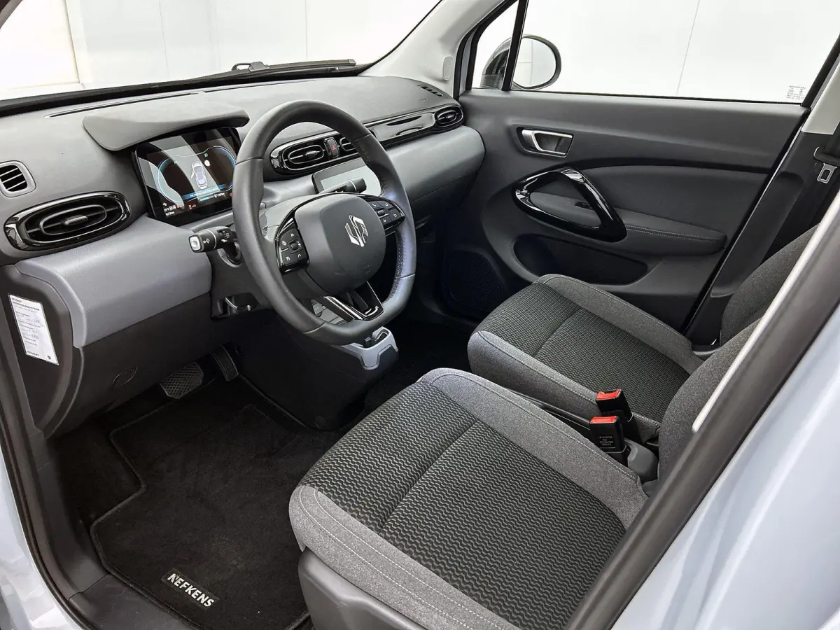 Design 37.3 kWh 95pk | 265km WLTP Actieradius | Navigatie | Panoramadak | Achteruitrijcamera | Adaptieve Cruise Control | Climate Control | Parkeersensoren | Bluetooth | Keyless start | Voll