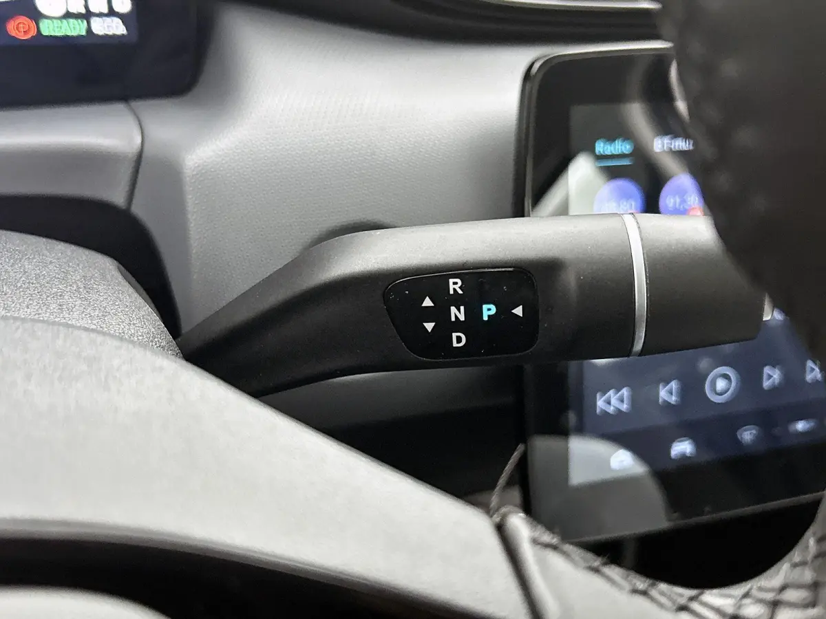 Design 37.3 kWh 95pk | 265km WLTP Actieradius | Navigatie | Panoramadak | Achteruitrijcamera | Adaptieve Cruise Control | Climate Control | Parkeersensoren | Bluetooth | Keyless start | Voll