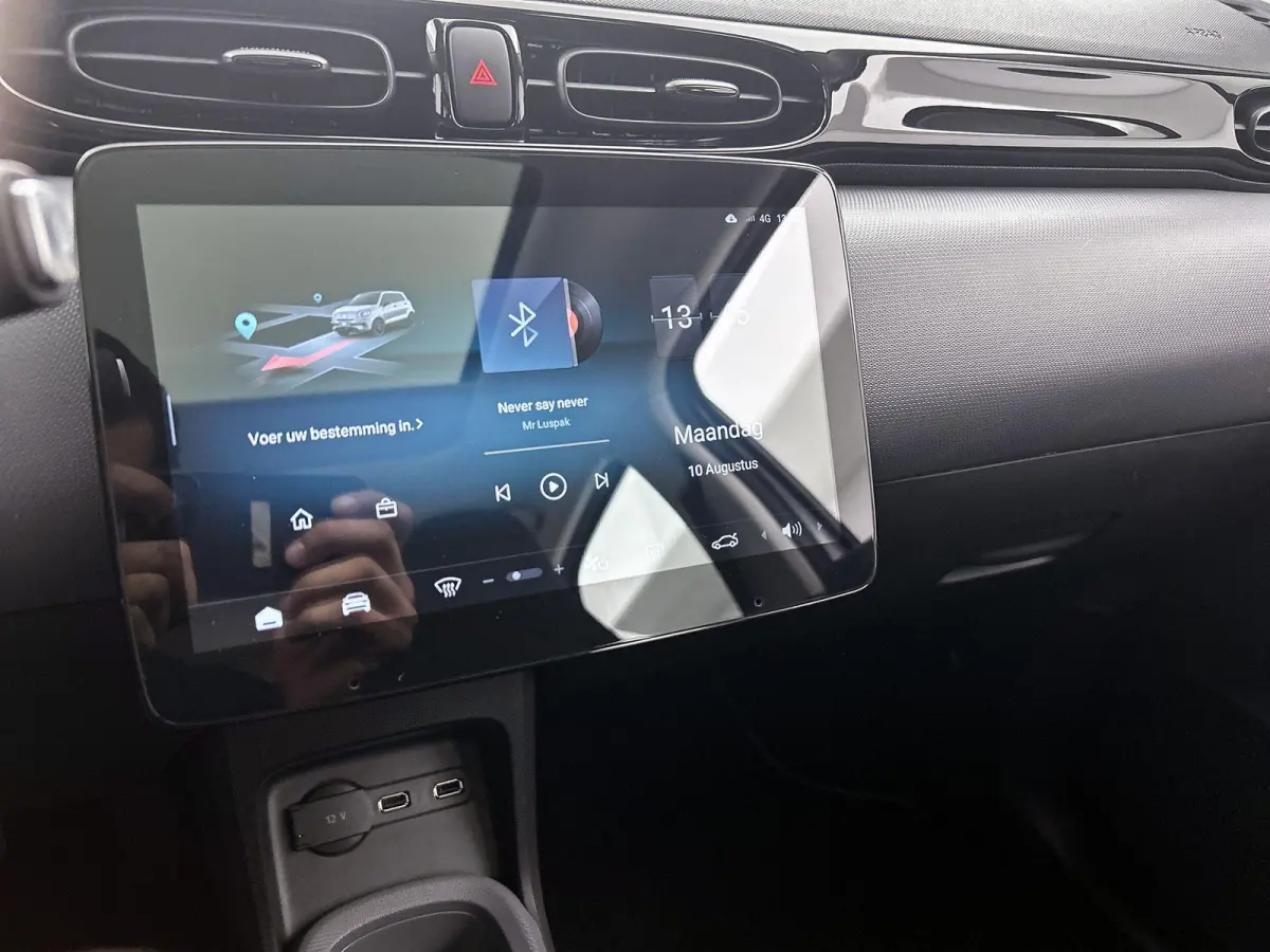 Design 37.3 kWh 95pk | 265km WLTP Actieradius | Navigatie | Panoramadak | Achteruitrijcamera | Adaptieve Cruise Control | Climate Control | Parkeersensoren | Bluetooth | Keyless start | Voll